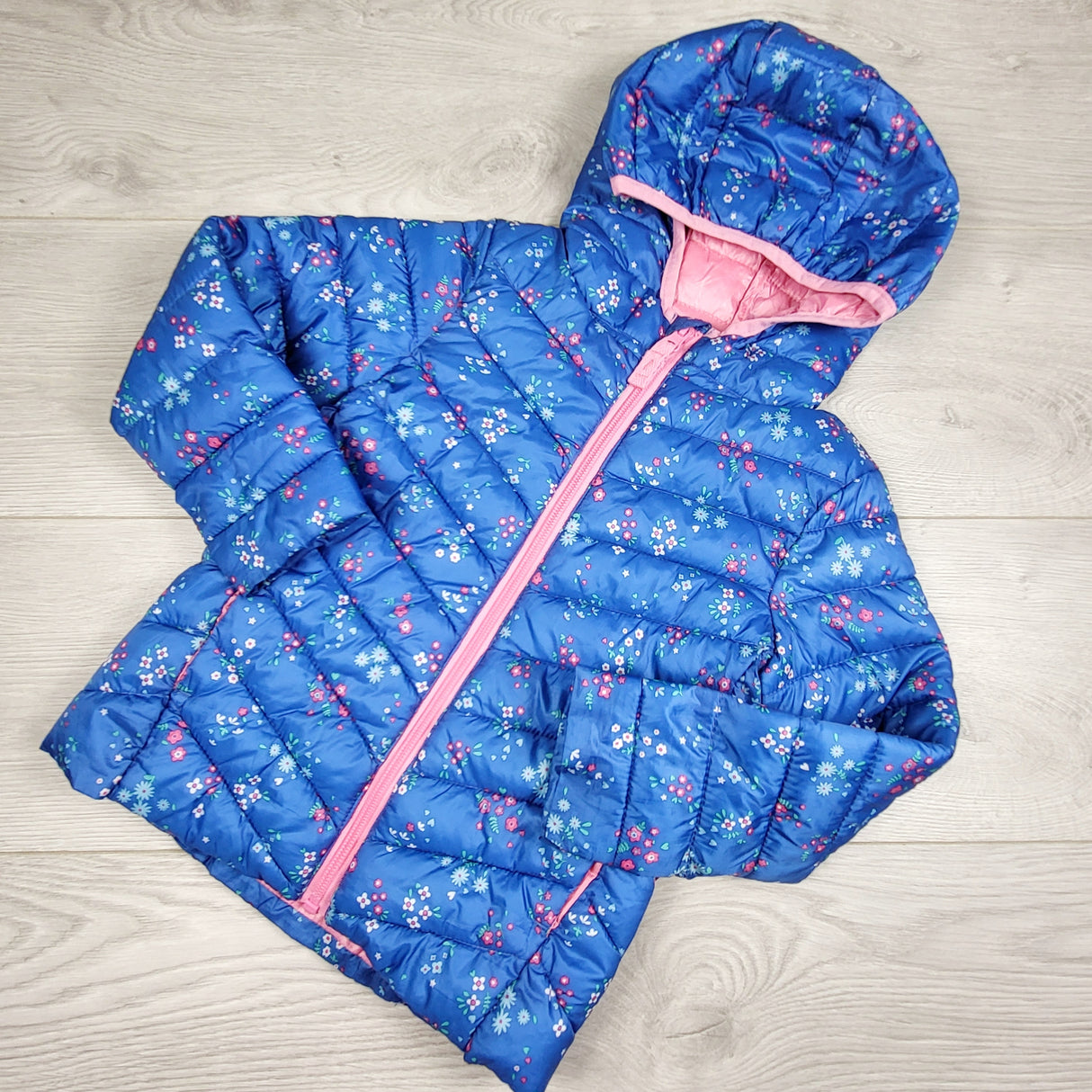 VIBU1 - Dunnes blue floral print quilted jacket. Size 3/4T