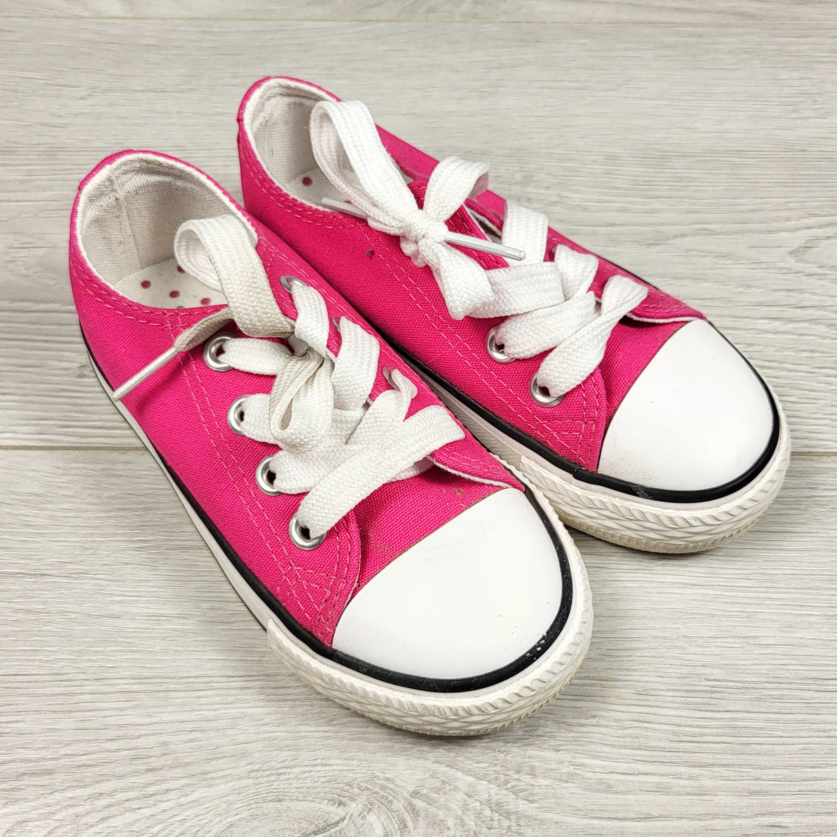 VIBU1 - Dunnes dark pink canvas shoes. Size 8