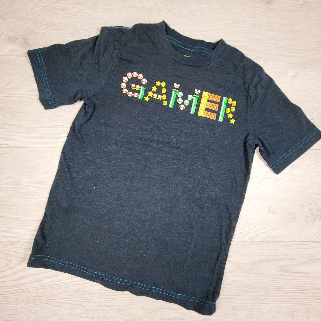 RABR1 - Super Mario "Gamer" t-shirt. Size small