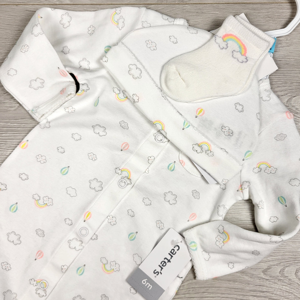 KAMG3 - NEW - Carters white 3pc set with clouds. Size 6 months