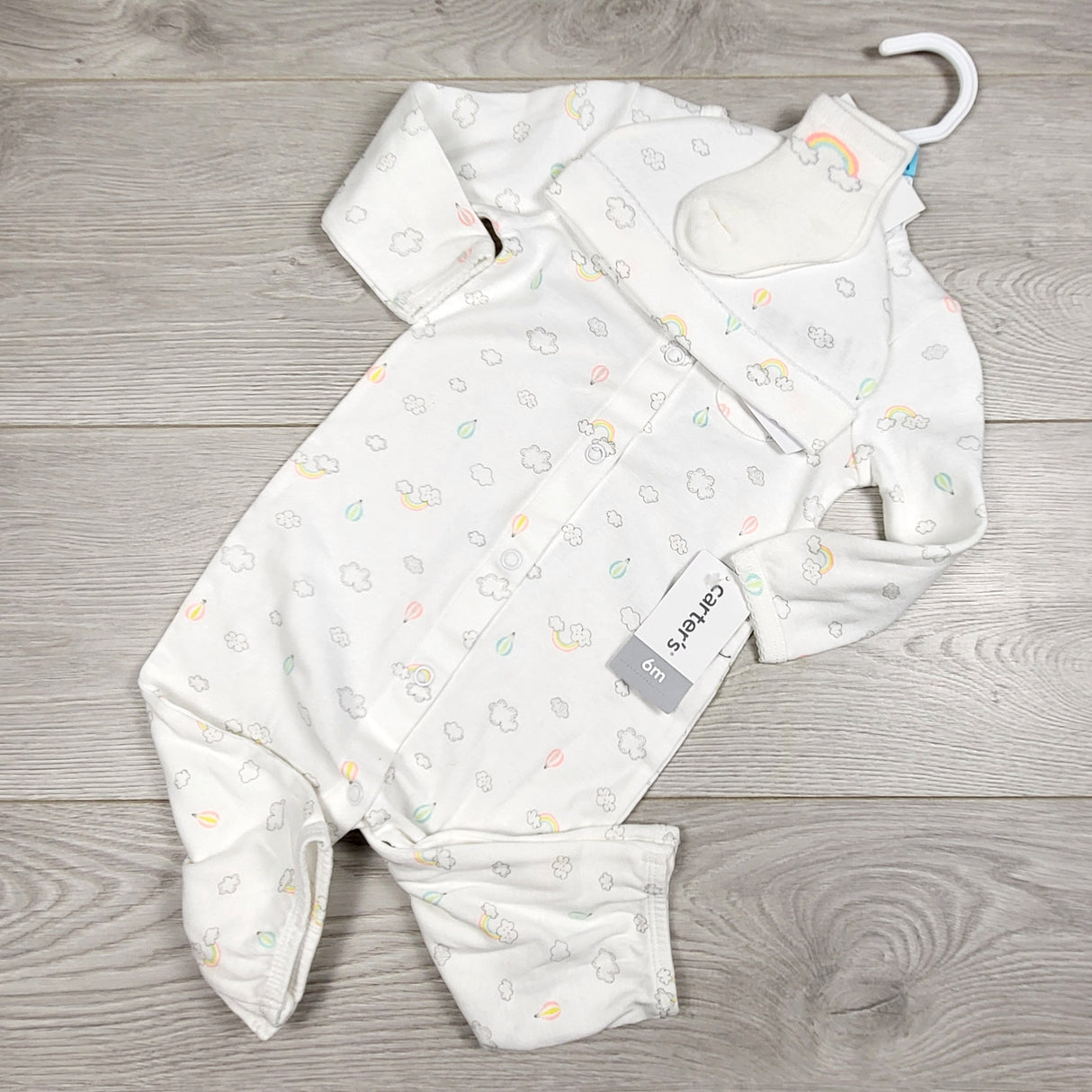 KAMG3 - NEW - Carters white 3pc set with clouds. Size 6 months