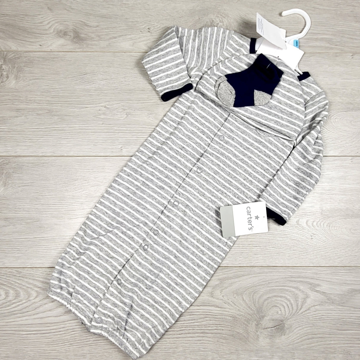 KAMG3 - NEW - Carters grey striped convertible 3pc set. Size 6 months