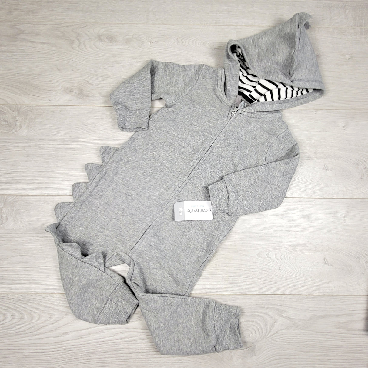 KAMG3 - NEW - Carters grey hooded dinosaur scale romper. Size 18 months