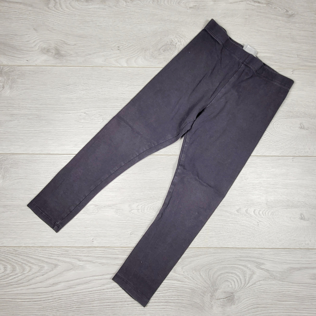 VIBU33 - F and F grey cotton leggings. Size 4/5T