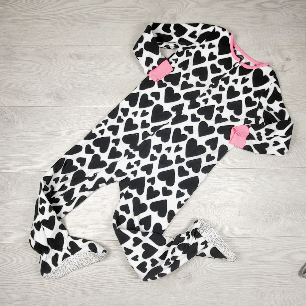 VIBU33 - Carters zippered fleece sleeper with hearts. Size 5T