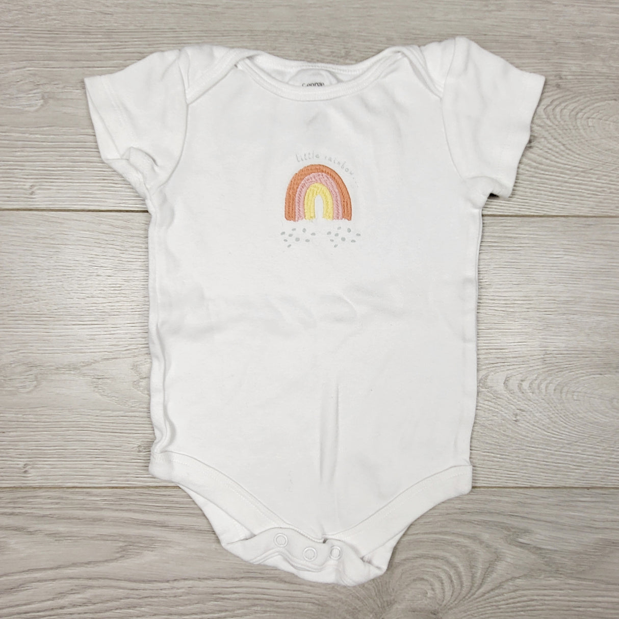 VIBU33 - George white bodysuit with embroidered rainbow. Size 6-12 months