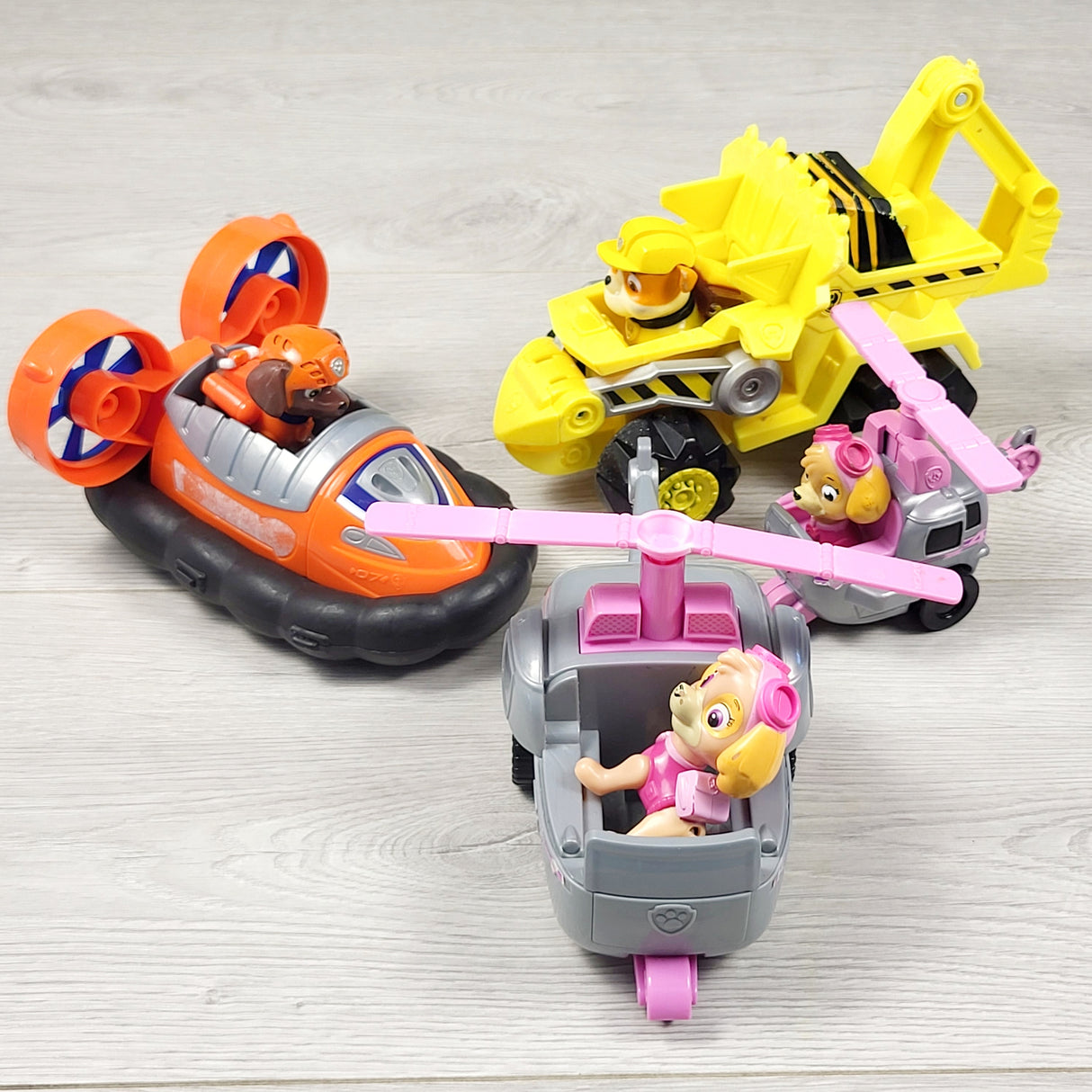 NORE1 - Lot of Paw Patrol toys