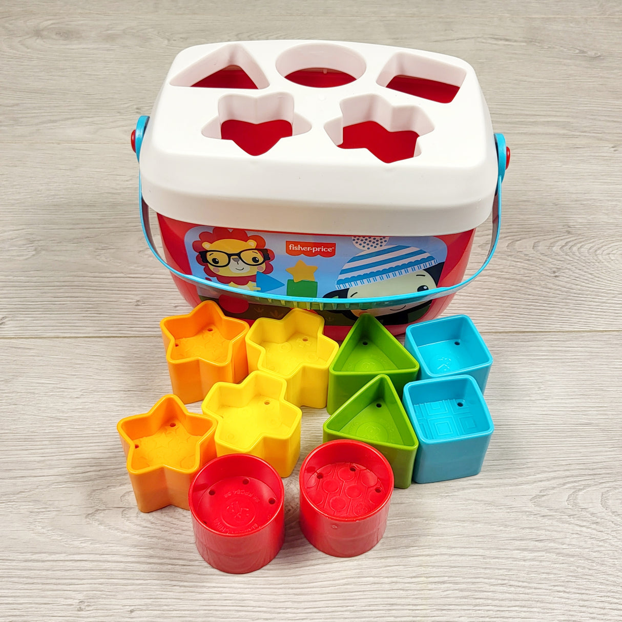 ROWB1 - Fisher Price shape sorting toy
