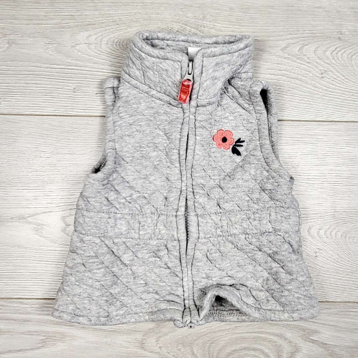 HKTT1 - Carters grey quilted cotton vest with flowers. Size 6 months