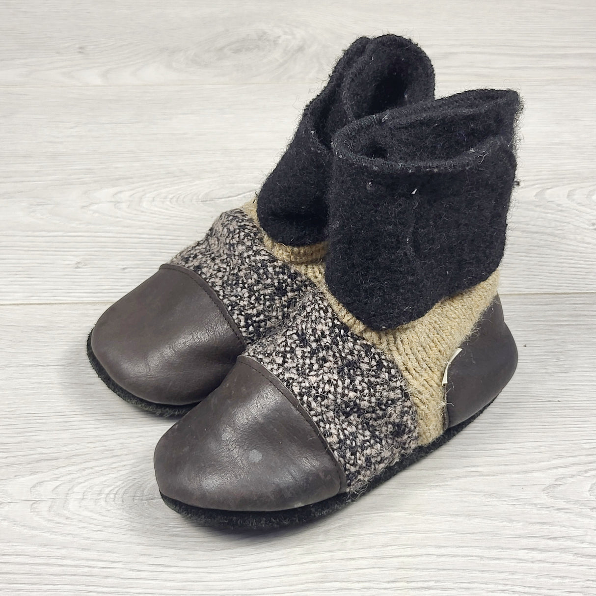 SKOT1 - Nooks Designs felted wool booties. Size like a 8.5