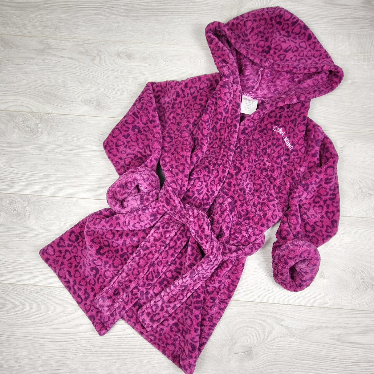 TBRG1 - Calvin Klein plush hooded robe. Size 5/6