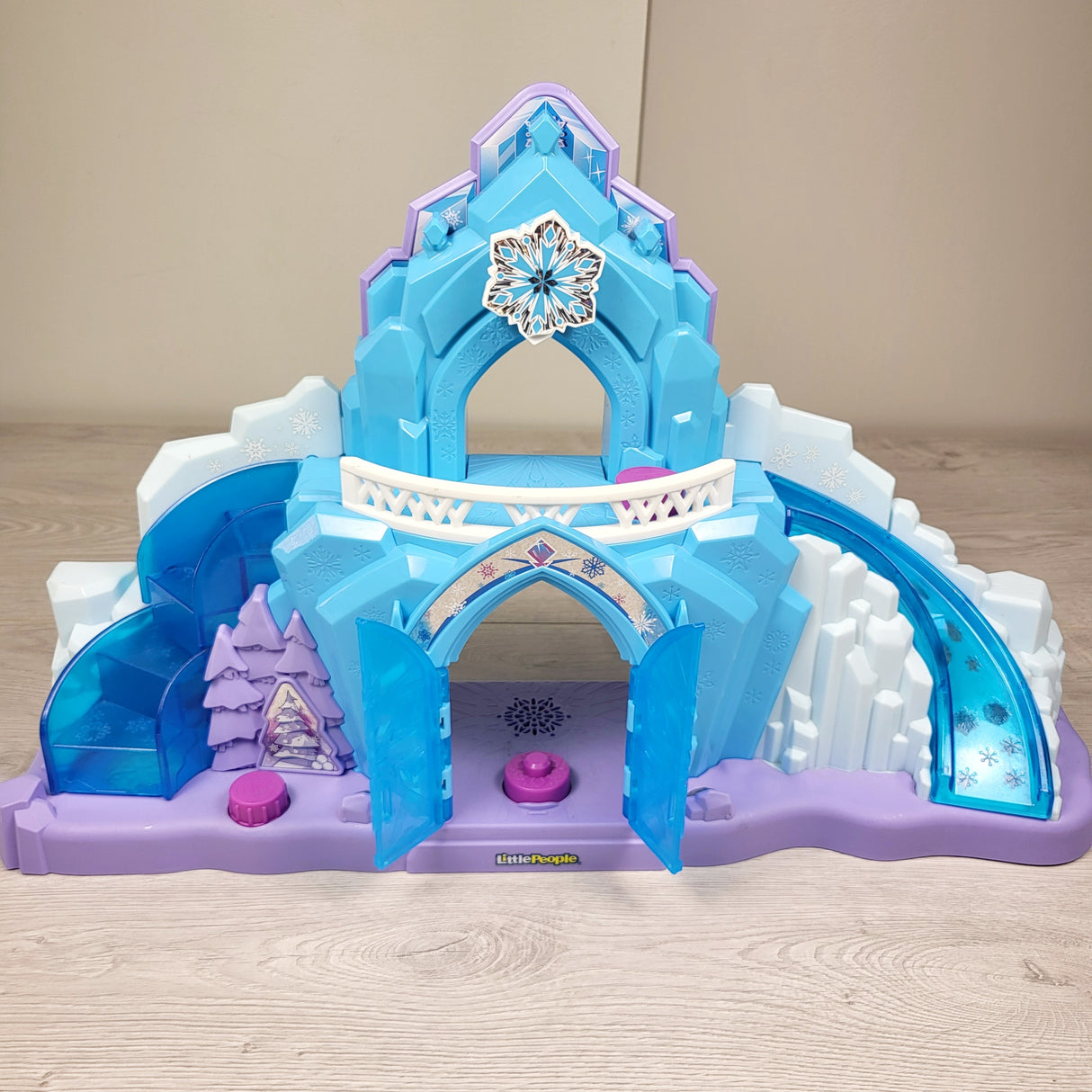 SKOT2 - Fisher-Price Little People Disney Frozen Elsa's Ice Palace playset (sorry, no shipping)