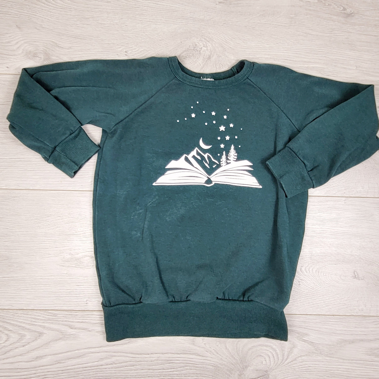 SKOT2 - Little and Lively green bamboo fleecy lined crewneck. Size 5/6