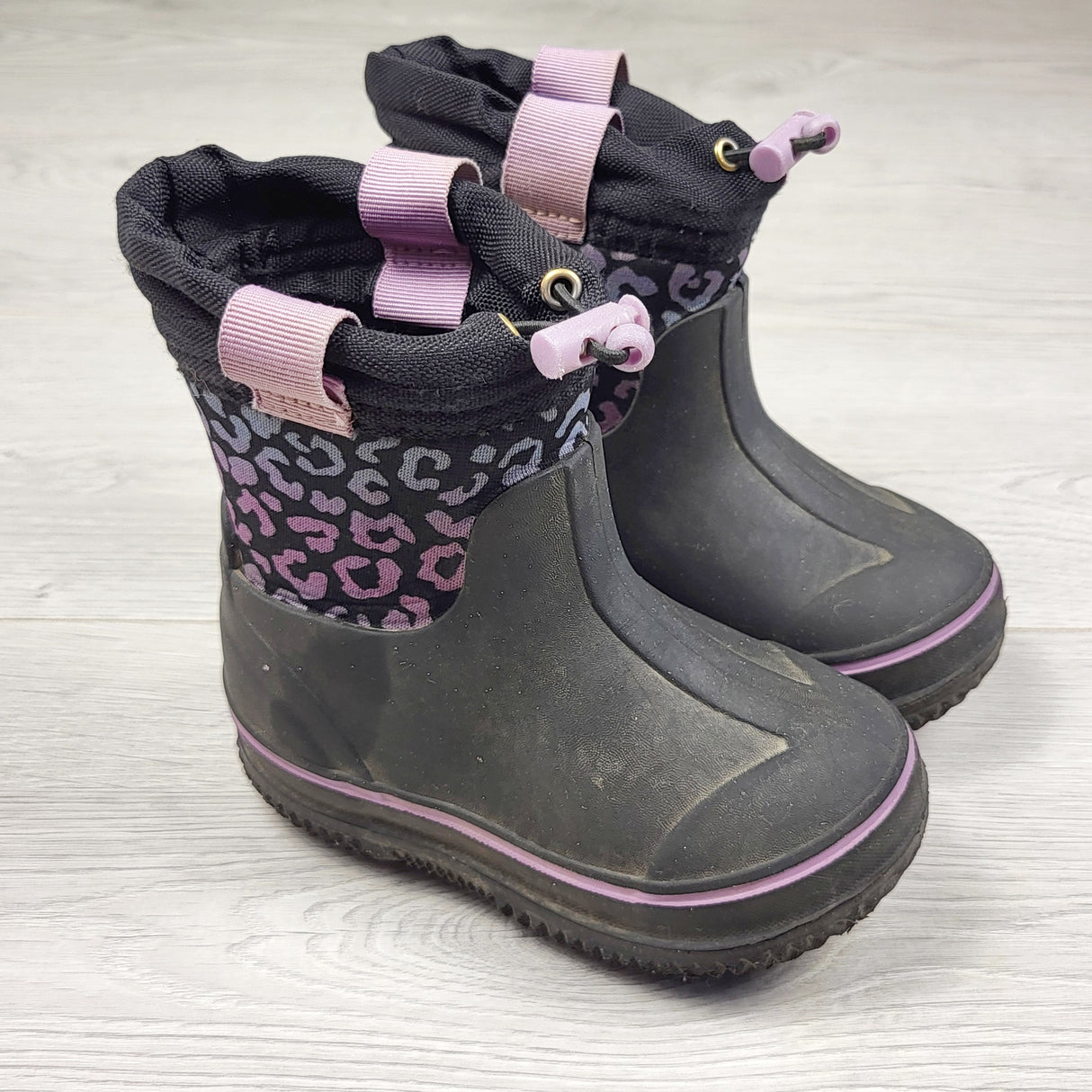 STLL1 - Black leopard print rain boots. Size 7