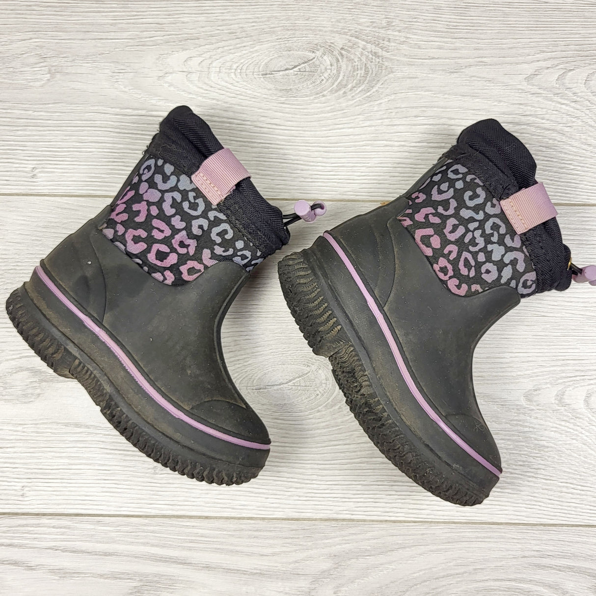 STLL1 - Black leopard print rain boots. Size 7