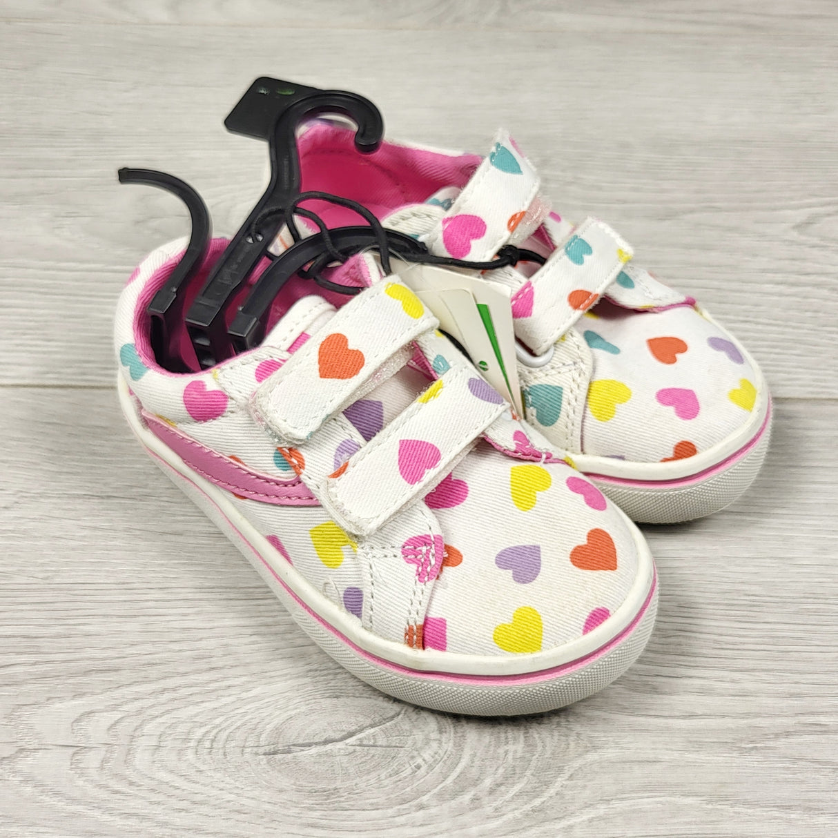 STLL1 - NEW - George canvas sneakers with hearts. Size 7
