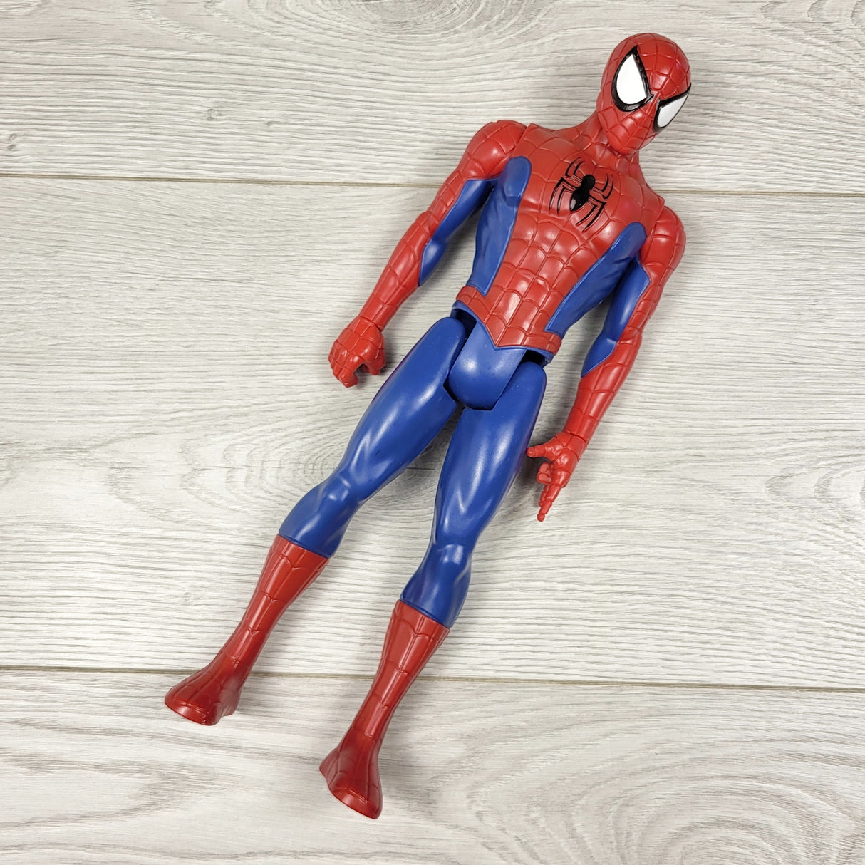 STLL1 - Spider-man figure. 12 inches tall