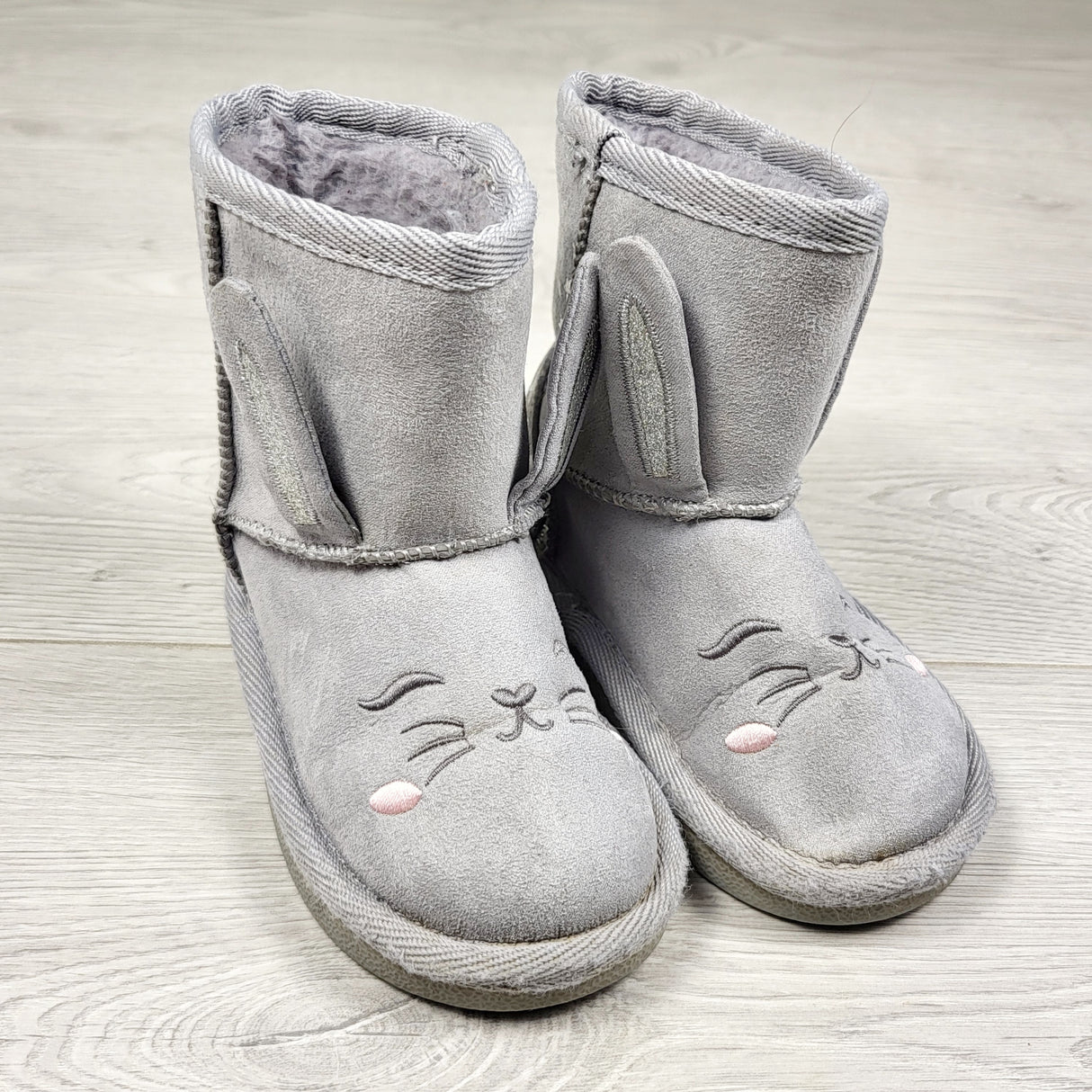 RABR2 - Grey bunny boots with faux fur lining. Size 7