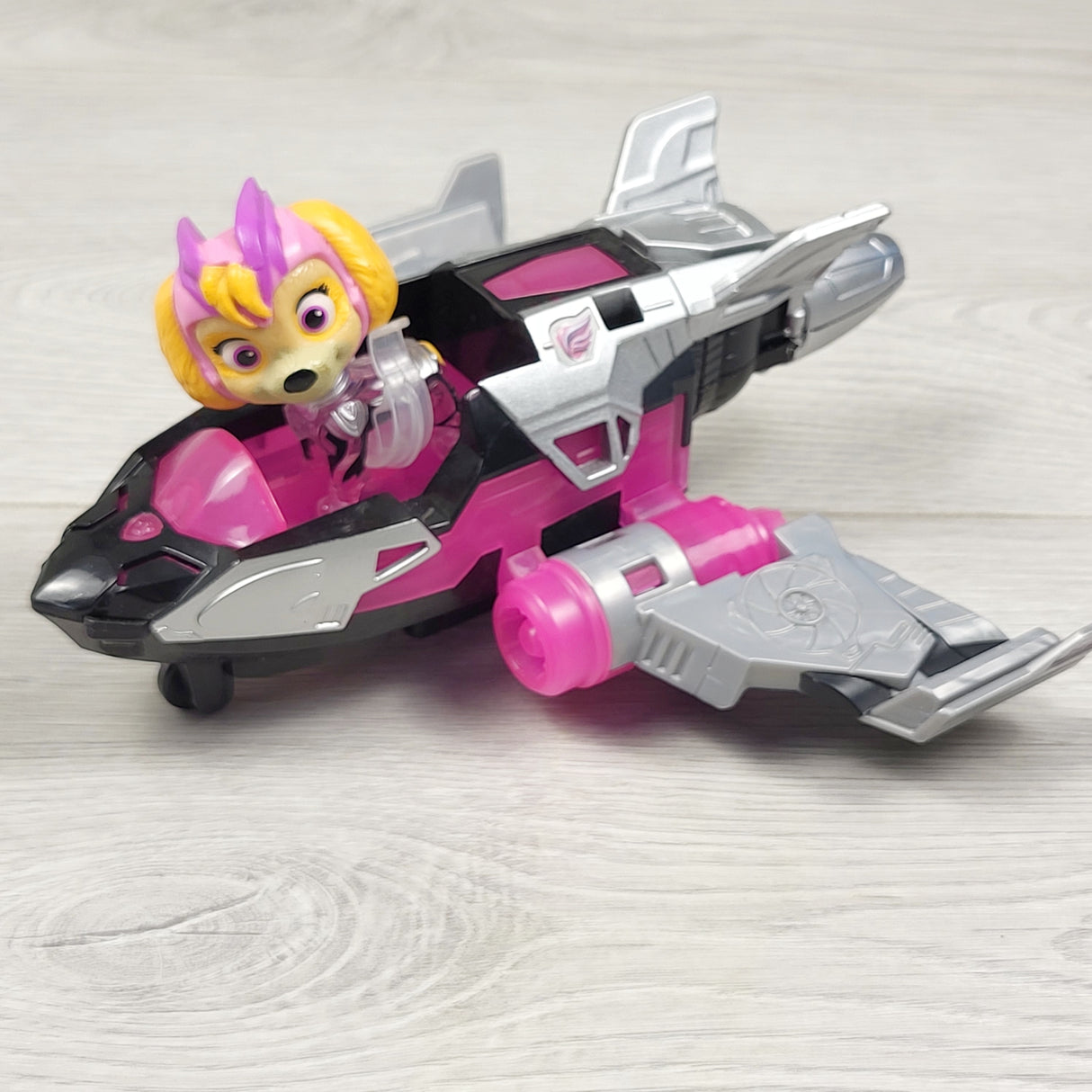 RABR2 - PAW Patrol Skye’s Deluxe Movie Transforming Toy Car