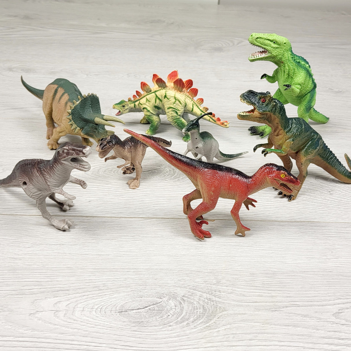 RABR2 - Plastic dinosaur lot