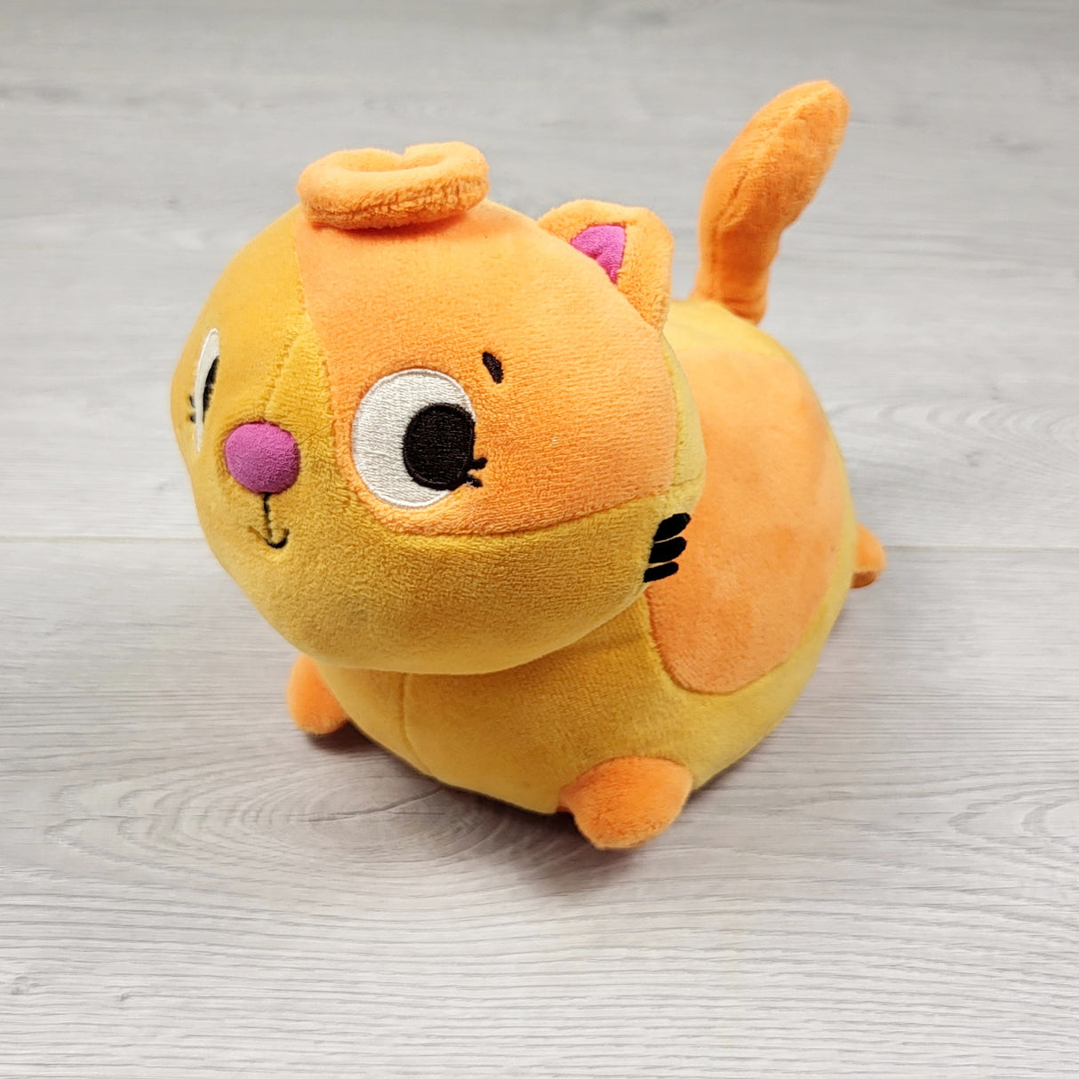 RABR2 - B. Toys Wobble 'N' Go - Lolo, Interactive Plush Cat