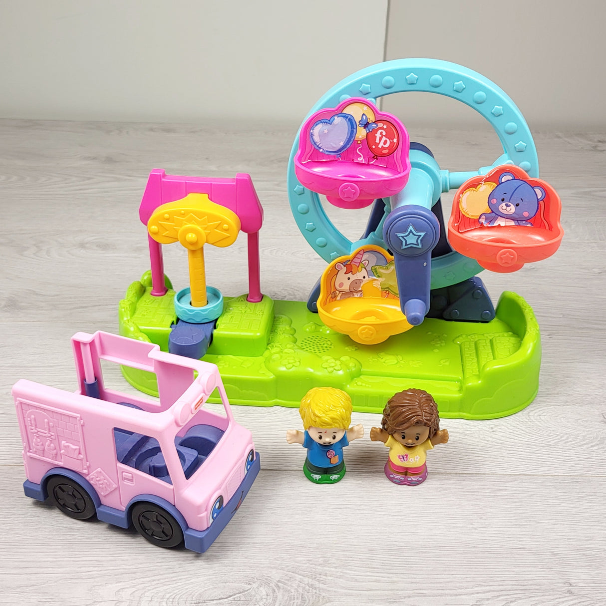 RABR2 - Fisher-Price Little People Carnival Playset (sorry, no shipping)