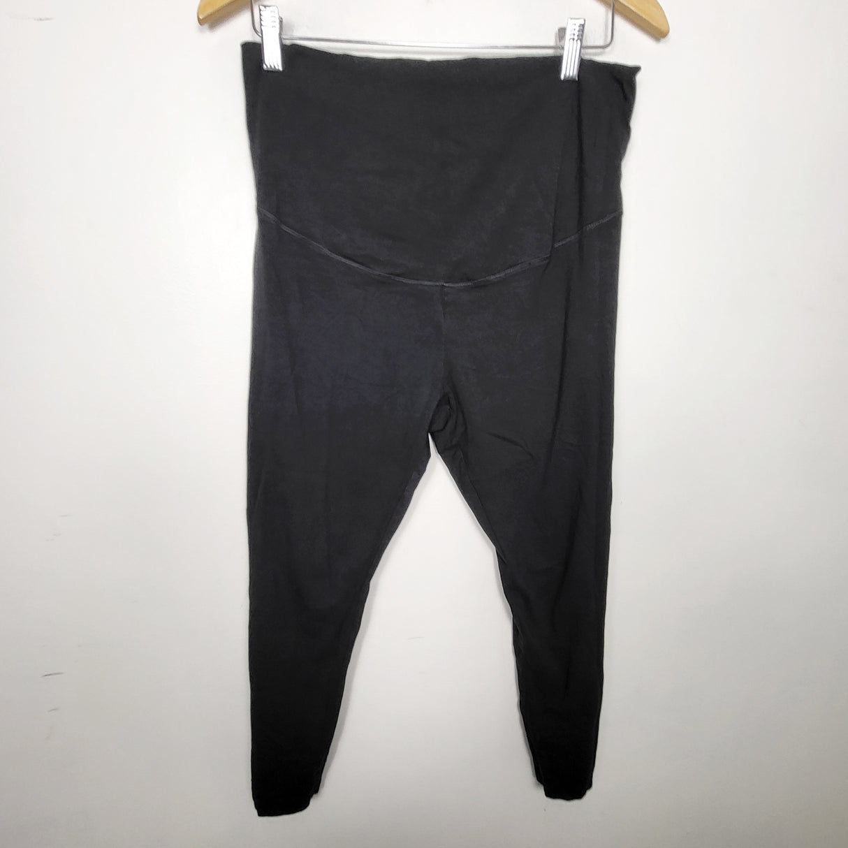 RELL1 - Old Navy black cotton maternity leggings. Size large