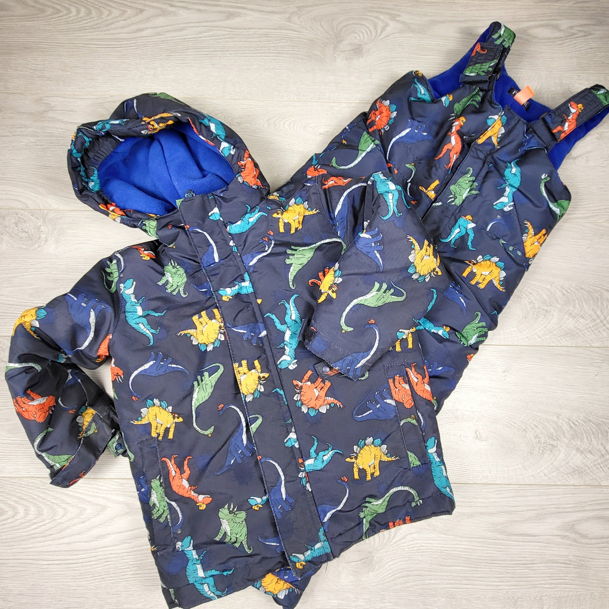KCHV2 - Children's Place 2pc fleece lined dinosaur snowsuit. Size 4T