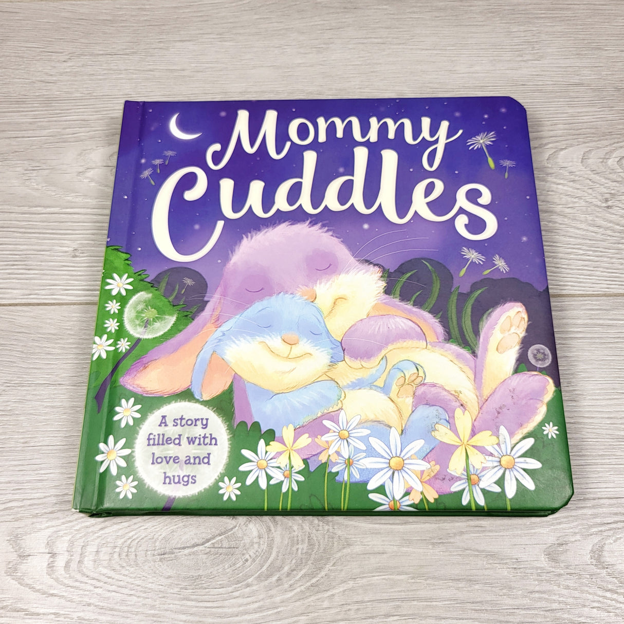 ARDT1 - Mommy Cuddles. Board book