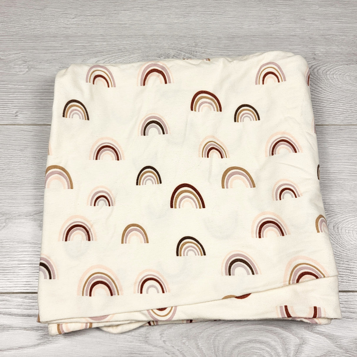 ARDT1 - Loulou Lollipop rainbow swaddle - AS IS