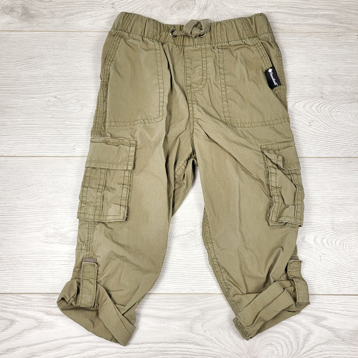 KCHV3 - Canadiana green cargo pants with roll button cuffs. Size 3T
