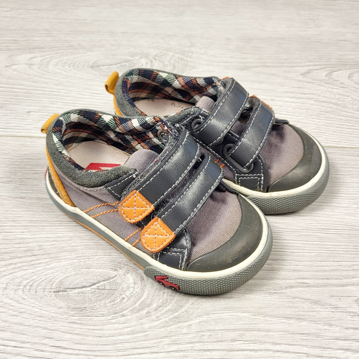 RBEN1 - See Kai Run velcro sneakers. Size 4