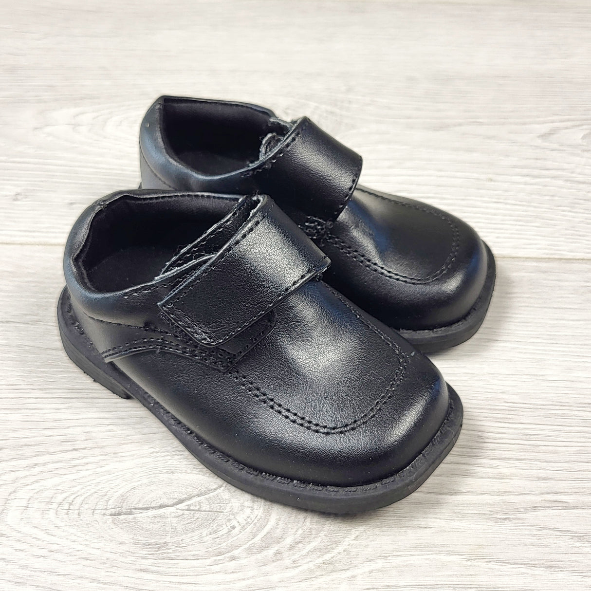 RBEN1 - Teeny Toes black dress shoes. Size 4