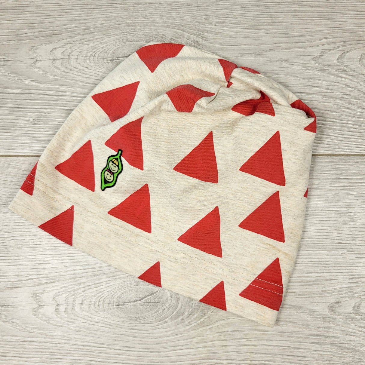 RBEN1 - Peekaboo Beans triangle hat. Approx 12-24 months