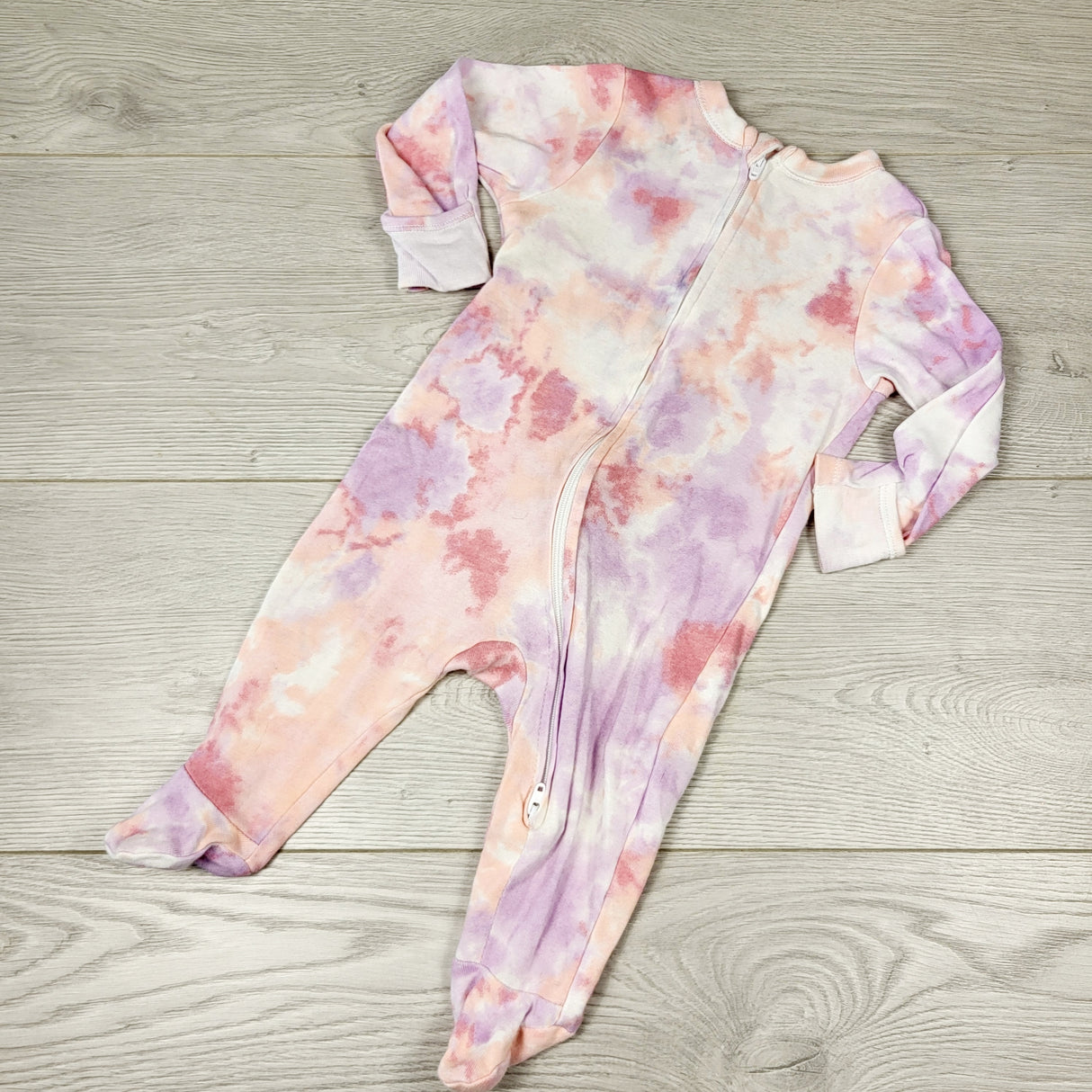 RBEN1 - Old Navy tie dye zip up sleeper. Size 3-6 months