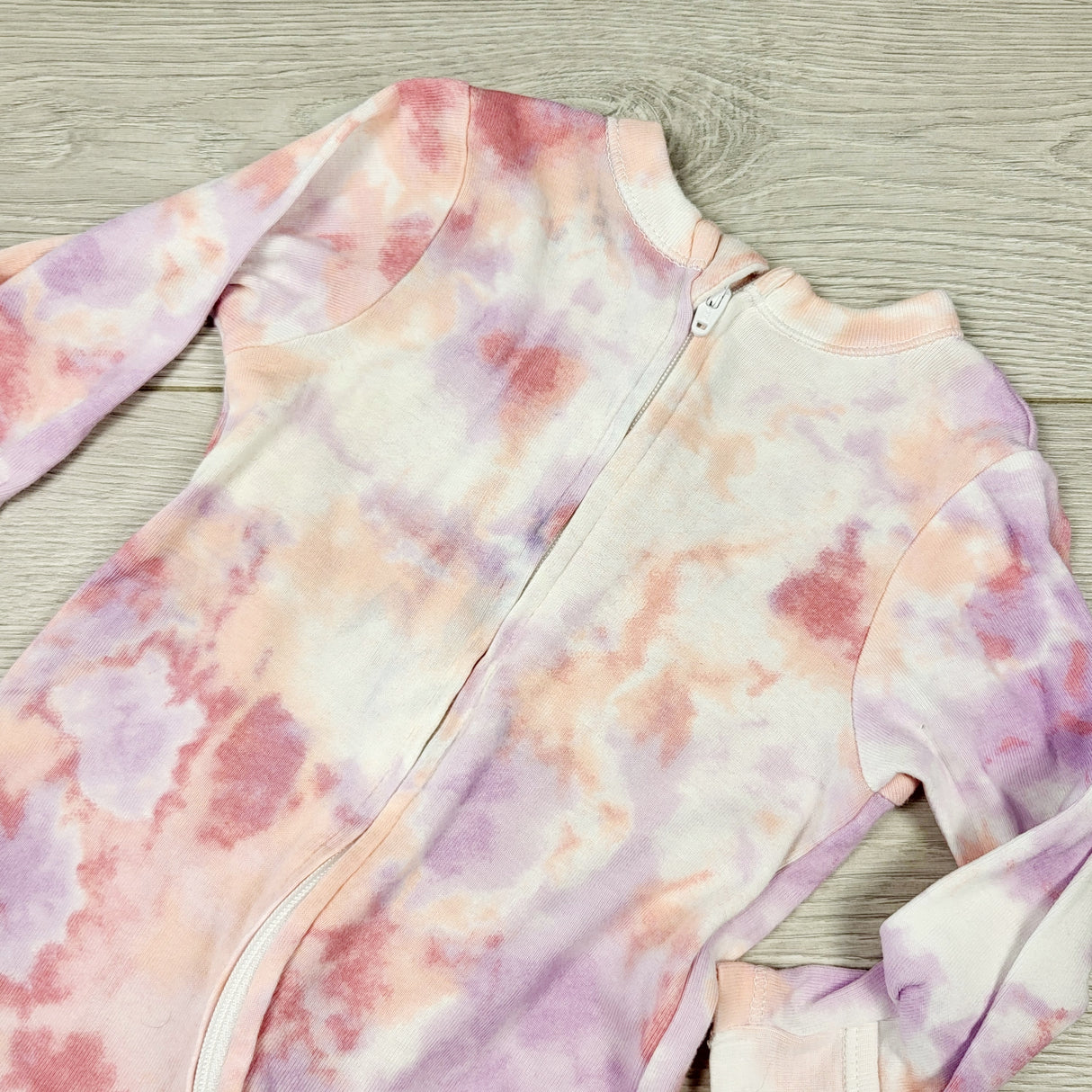 RBEN1 - Old Navy tie dye zip up sleeper. Size 3-6 months