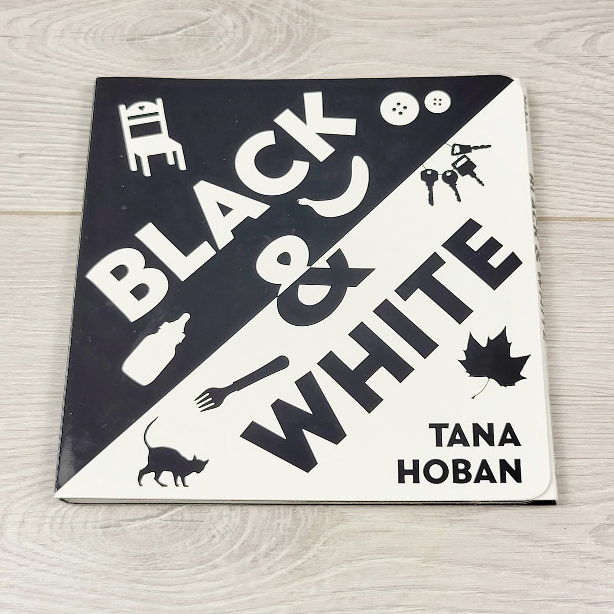 RBEN1 - Black and White. High contrast book