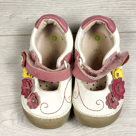 MGHN3 - Momo Baby leather mary jane style shoes with flowers. Size 4