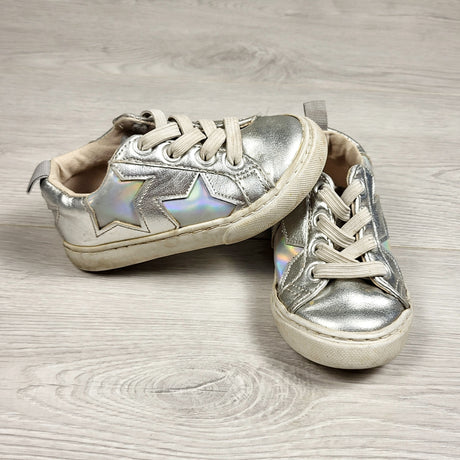 MGHN3 - Gymboree silver sneakers with stars. Size 6