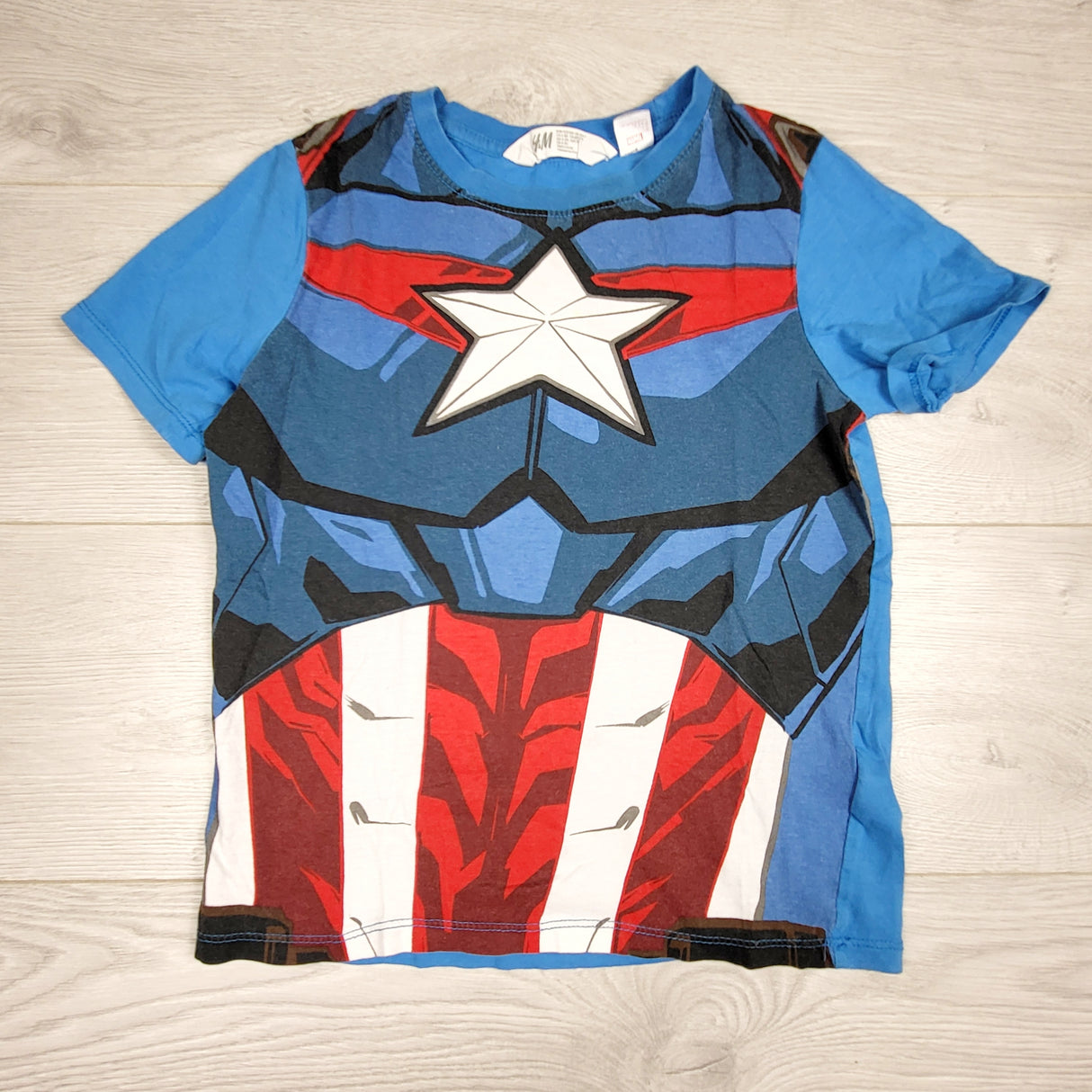 DMKY11 - H and M Captain America t-shirt. Size 6-8 Years