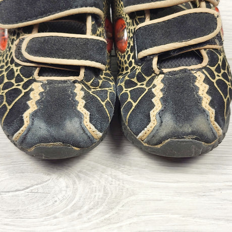 KAHA2 - Dinosoles dinosaur shoes. Size 6