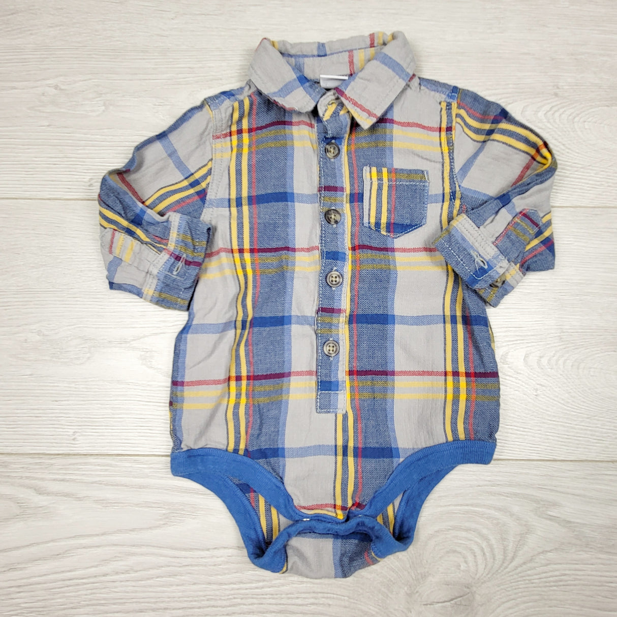 KRML1 - Old Navy grey plaid button down bodysuit. Size 3-6 months
