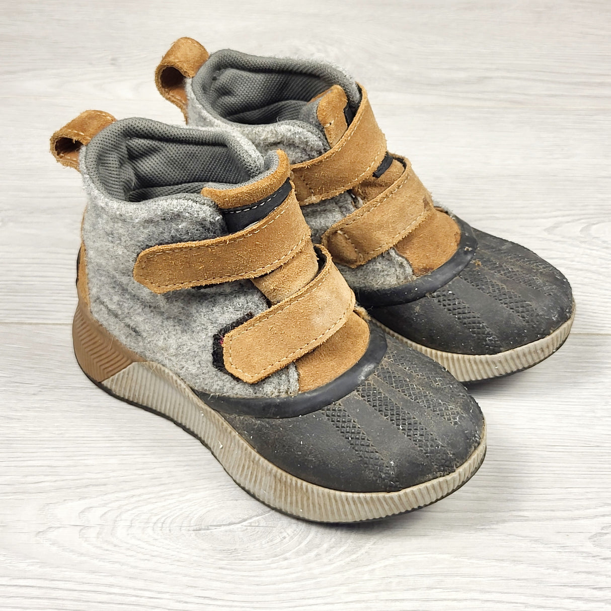 KSAL3 - Sorel Out N About Boots. Size 12