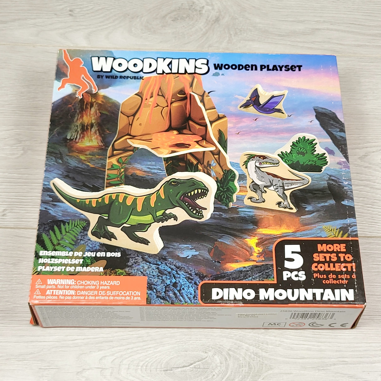 KSAL2 - NEW - Wild Republic Woodkins Dino Mountain wooden playset