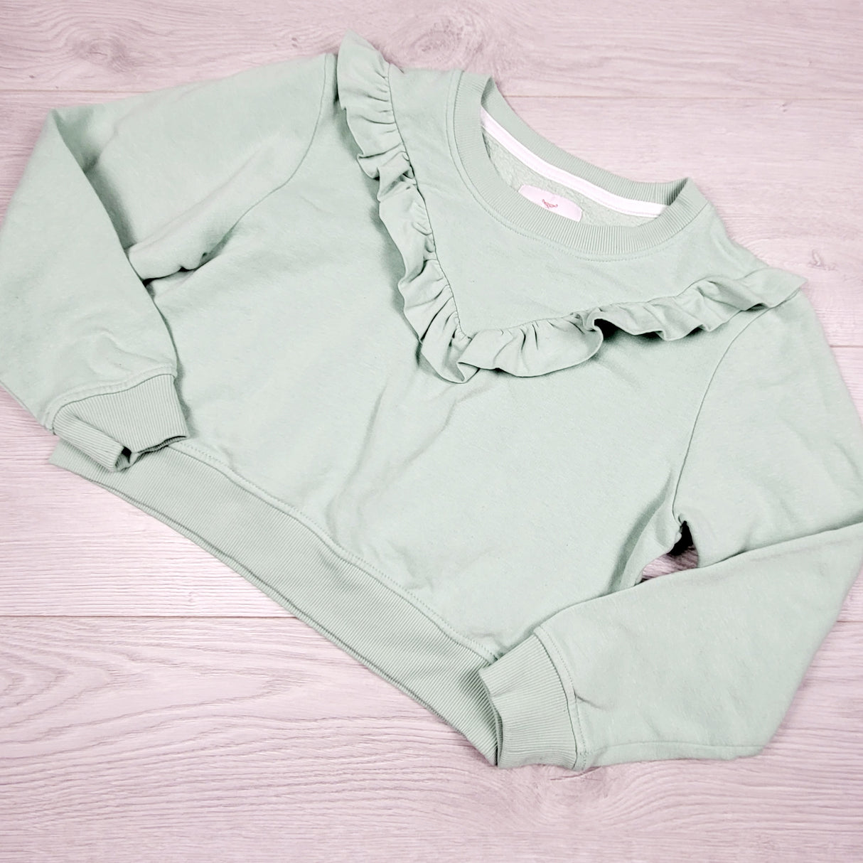 Thread Girls green cropped fleecy lined ruffle sweatshirt. Size 9/10