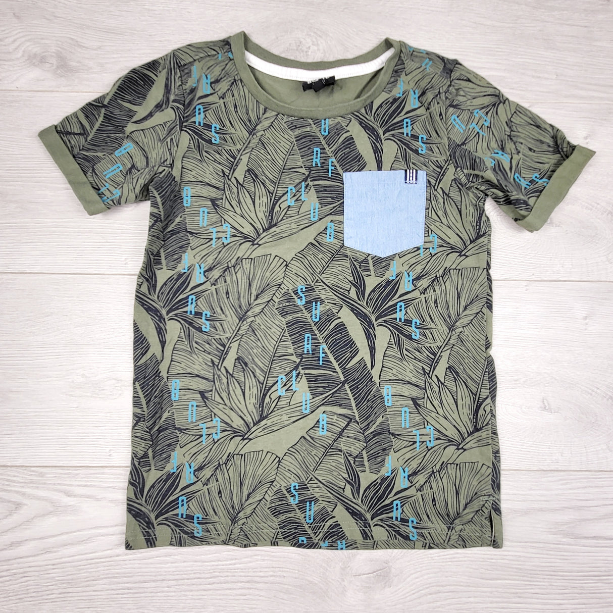 Le Chat Botte green leaf printed t-shirt. Size 8