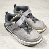 Air Jordan Max Aura 5 PS 'Cement Grey Anthracite' shoes. Youth size 2
