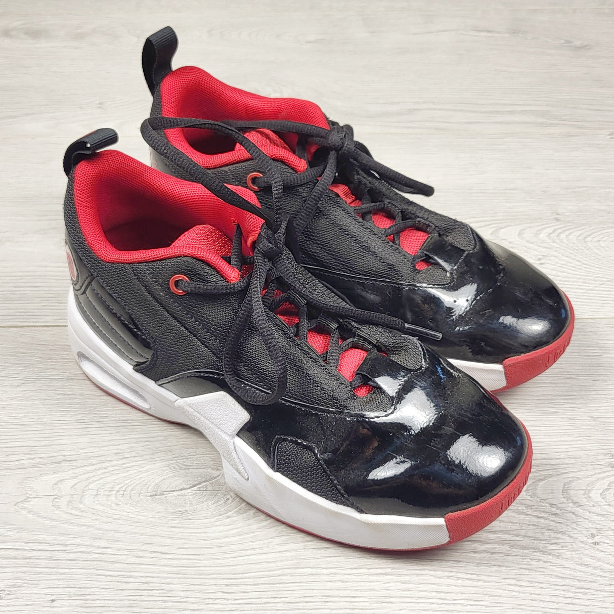 Jordan Max Aura 6 Basketball Shoes. Youth size 4