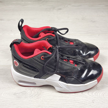 Jordan Max Aura 6 Basketball Shoes. Youth size 4