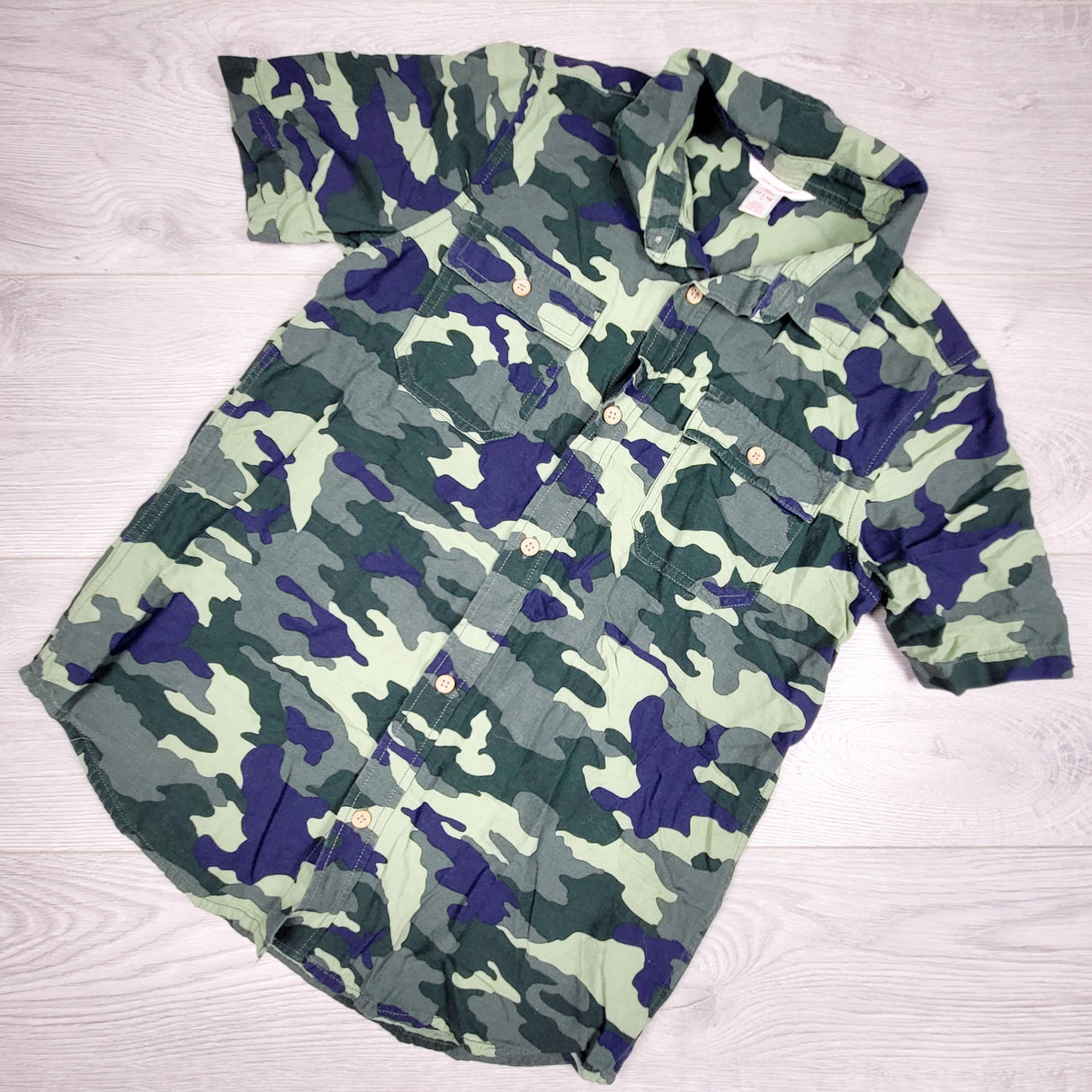 Joe green camouflage button down shirt. Size 14